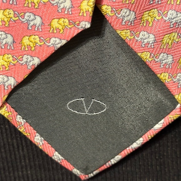 AUTHENTIC VALENTINO 6991 100% SILK NECKTIE TIE SALMON ELEPHANTS - Picture 5 of 8